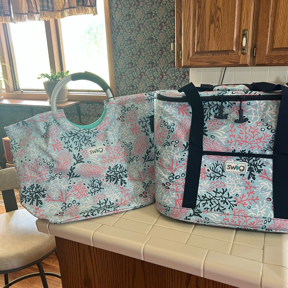 Swig Life Coral Print Tote and Cooler Bag Set